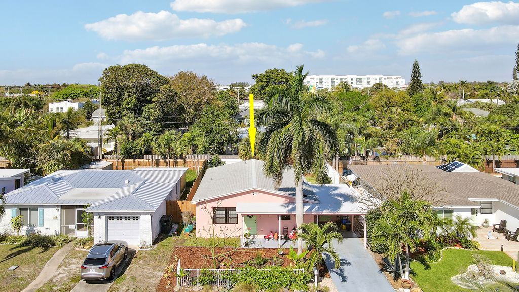 Photo of 1621 N L Street, Lake Worth Beach, FL 33460 (MLS # B26009482)