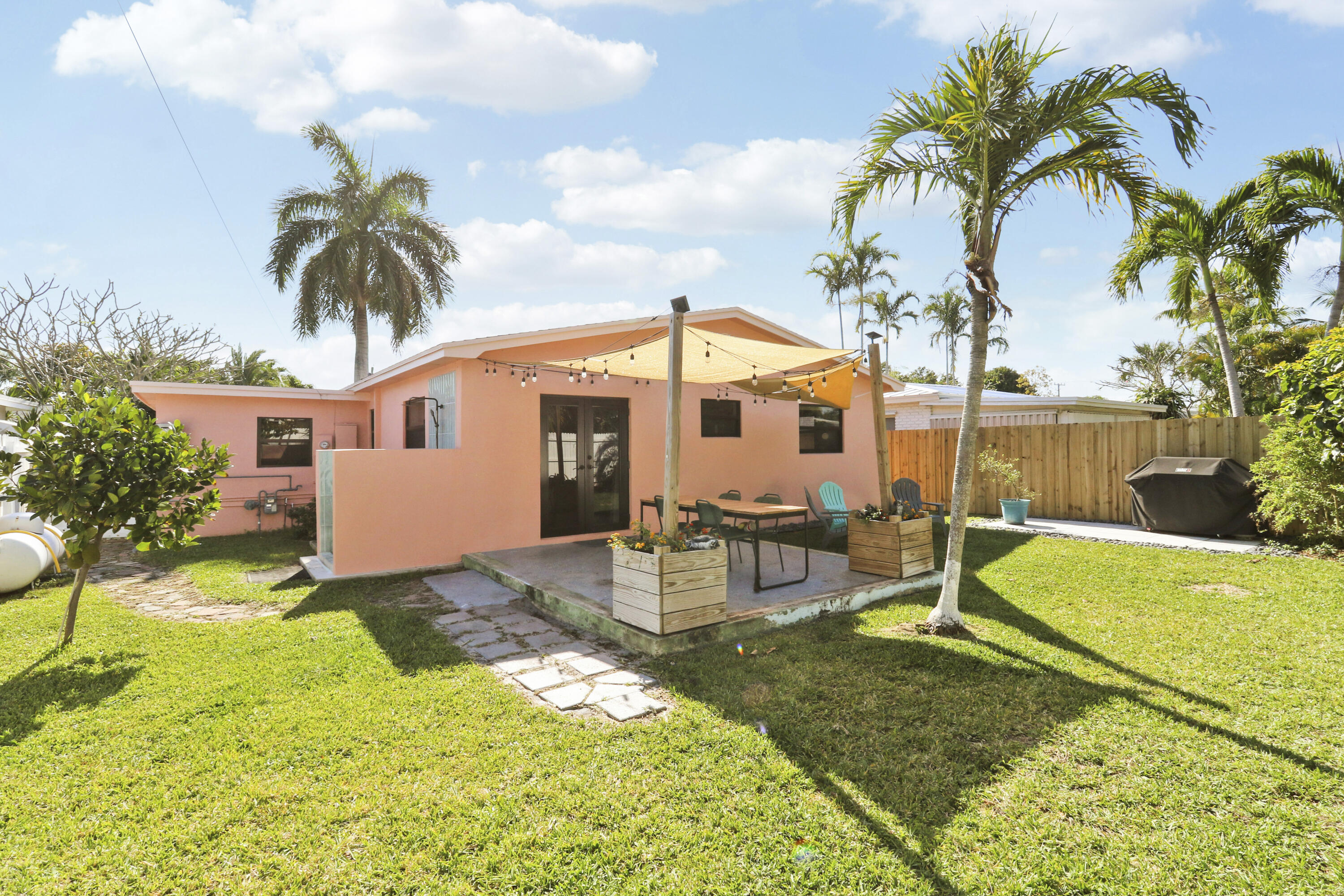 NORTH LAKE WORTH - Residential