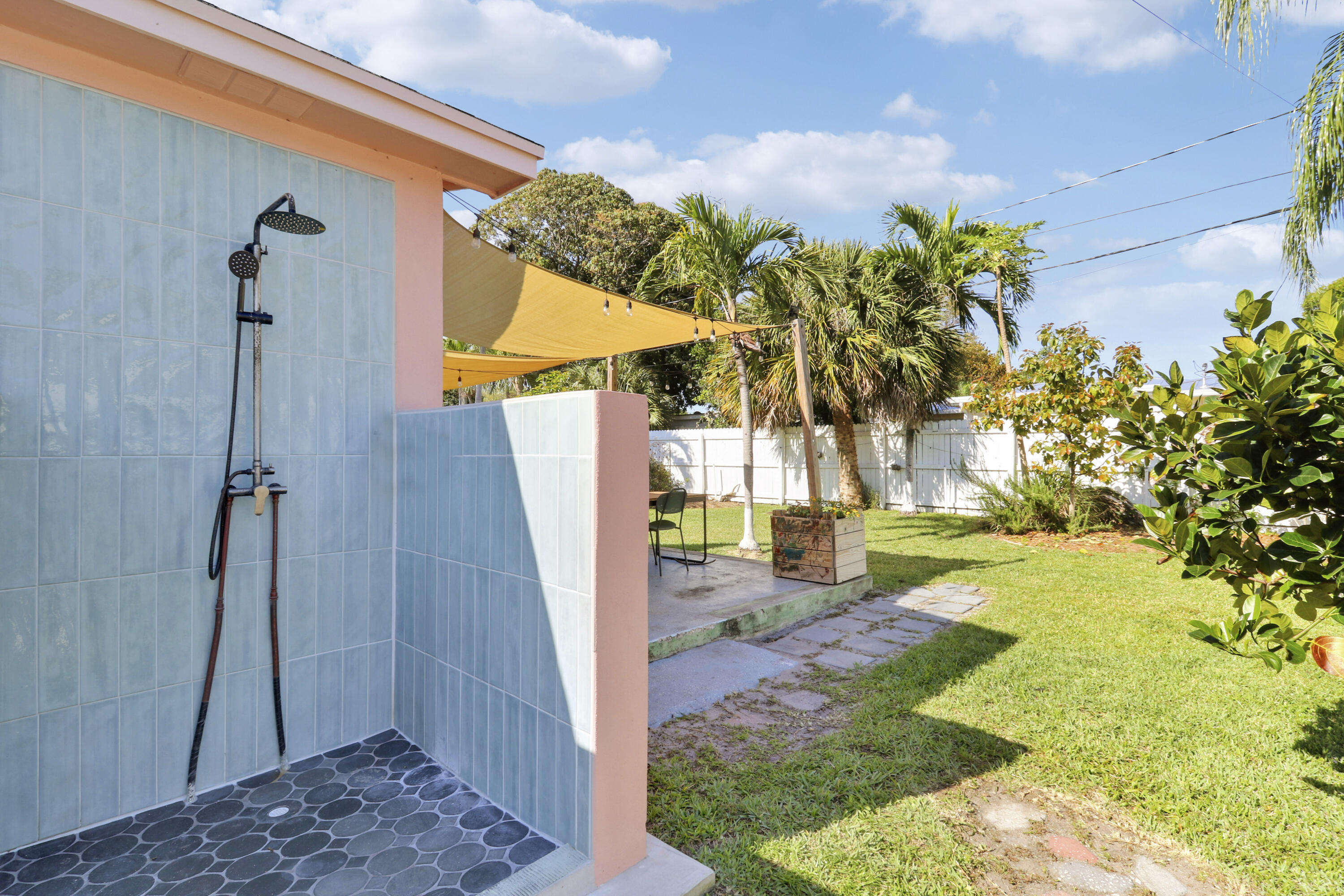 NORTH LAKE WORTH - Residential