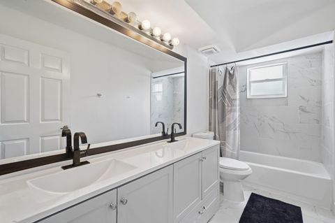 Tiny photo for 9378 NW 8th Circle, Plantation, FL 33324 (MLS # B26009880)