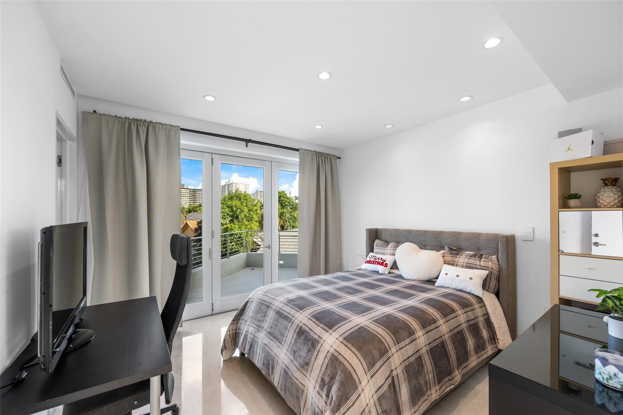 BERMUDA RIVIERA | GALT OCEAN - Residential