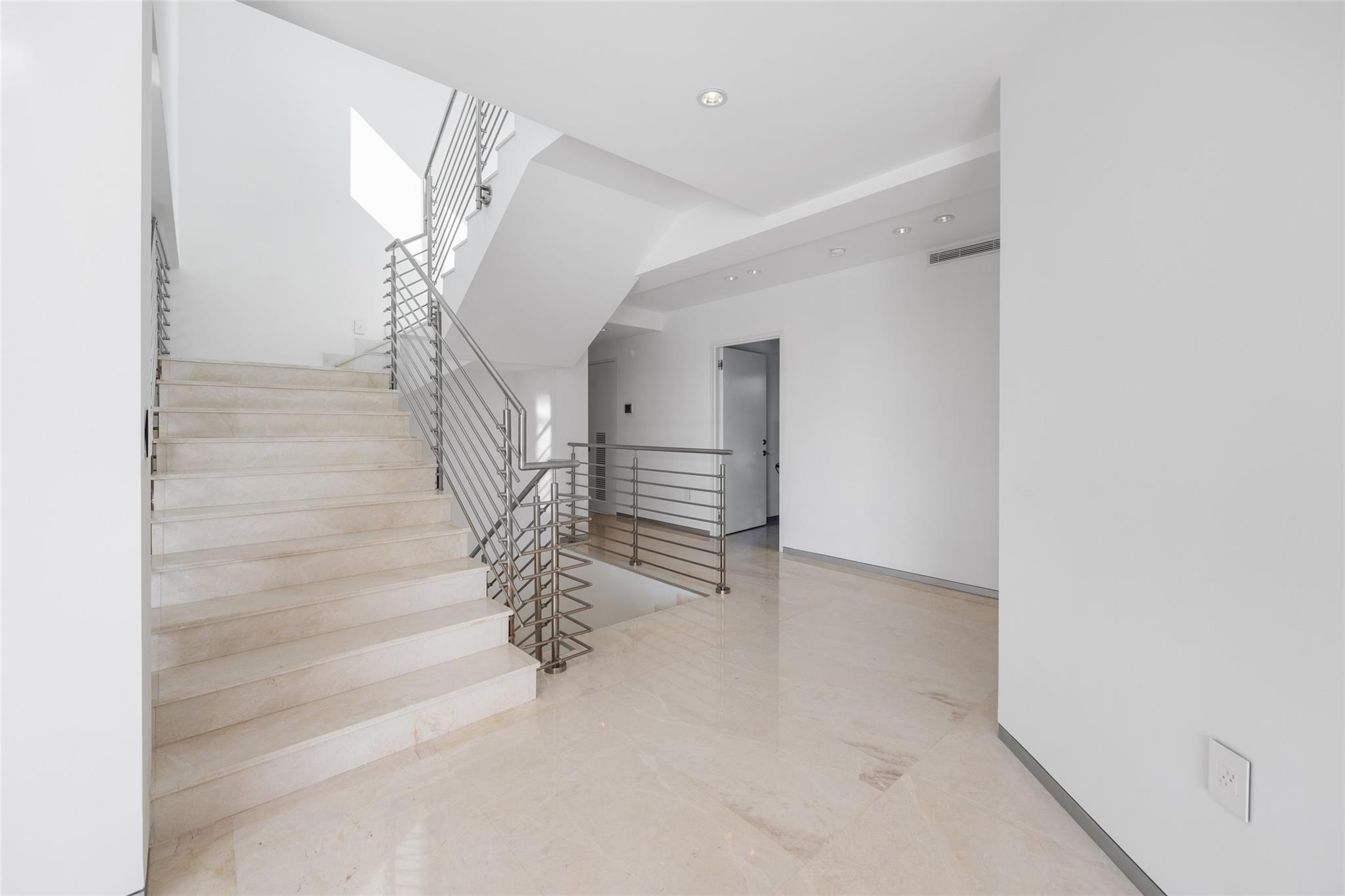 BERMUDA RIVIERA | GALT OCEAN - Residential