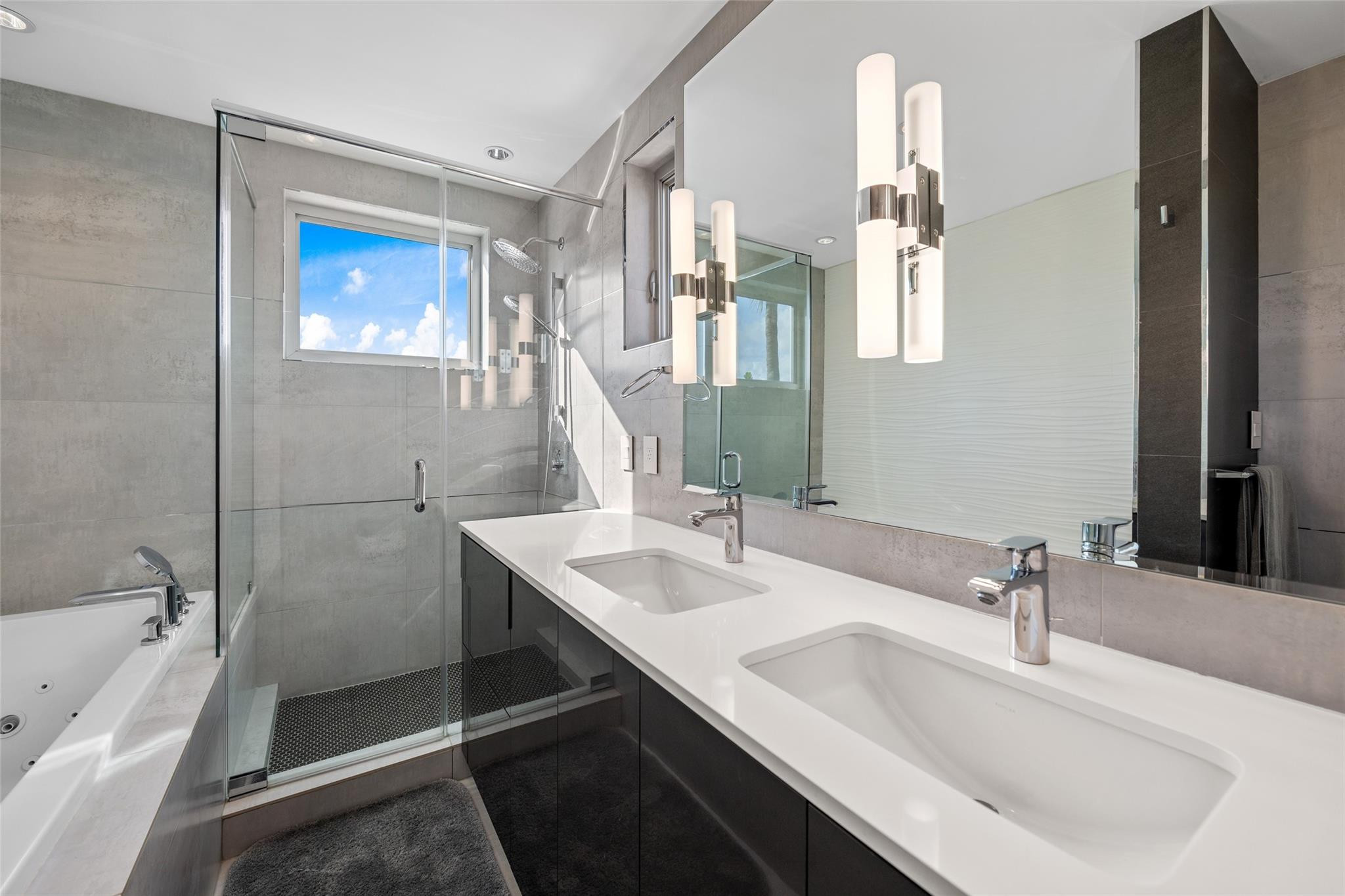 BERMUDA RIVIERA | GALT OCEAN - Residential