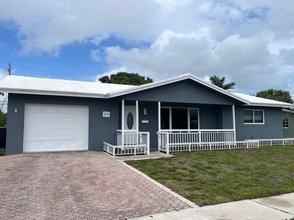 Photo of 257 SW 5th Street, Boca Raton, FL 33432 (MLS # B26008010)