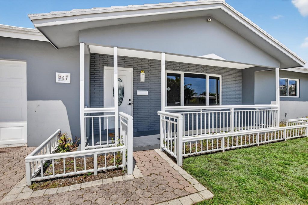 Photo of 257 SW 5th Street, Boca Raton, FL 33432 (MLS # B26008010)