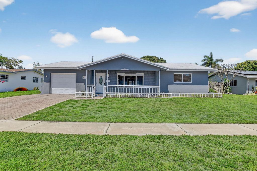 Photo of 257 SW 5th Street, Boca Raton, FL 33432 (MLS # B26008010)