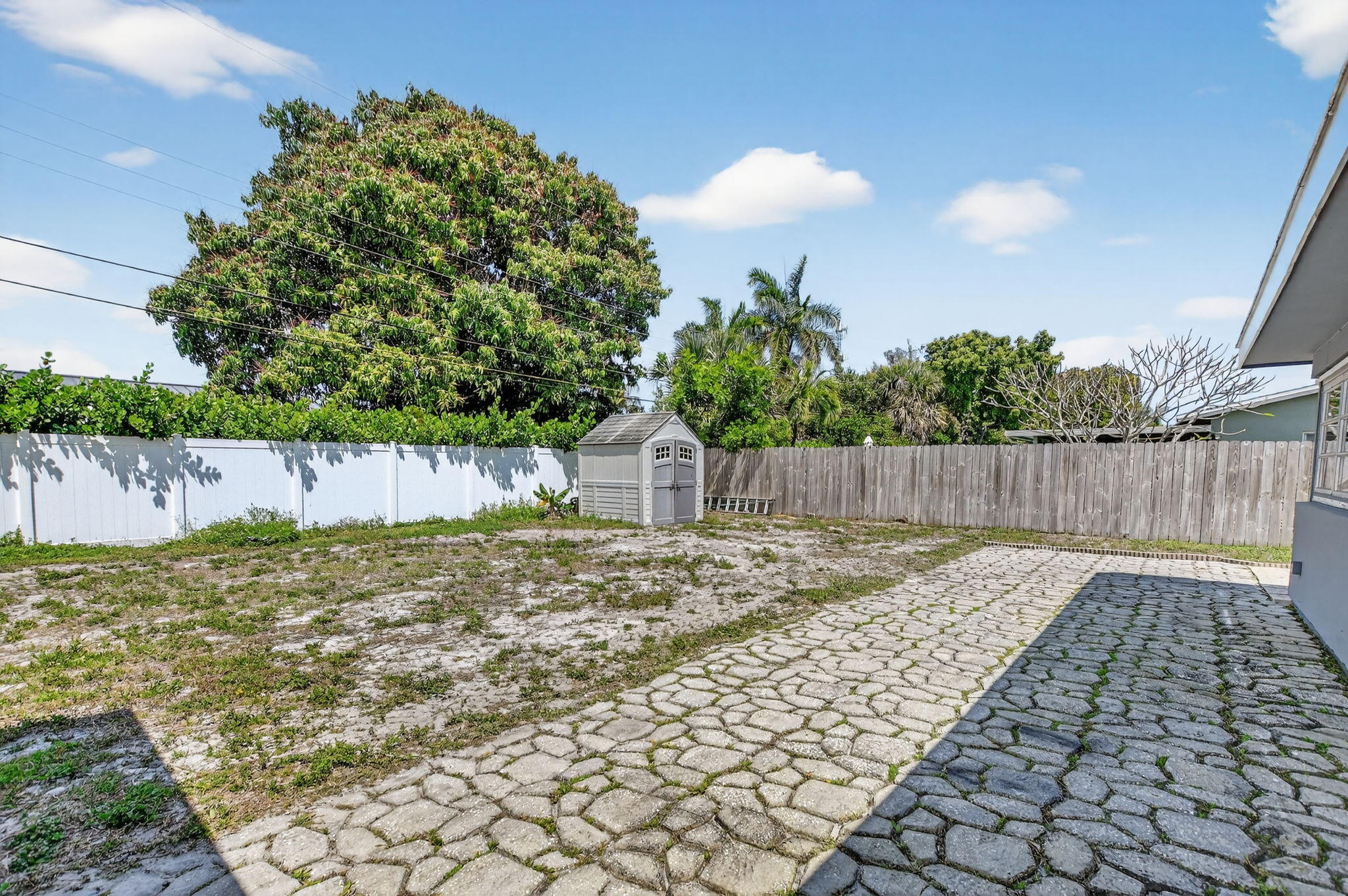 MONTEZ GARDENS - Residential