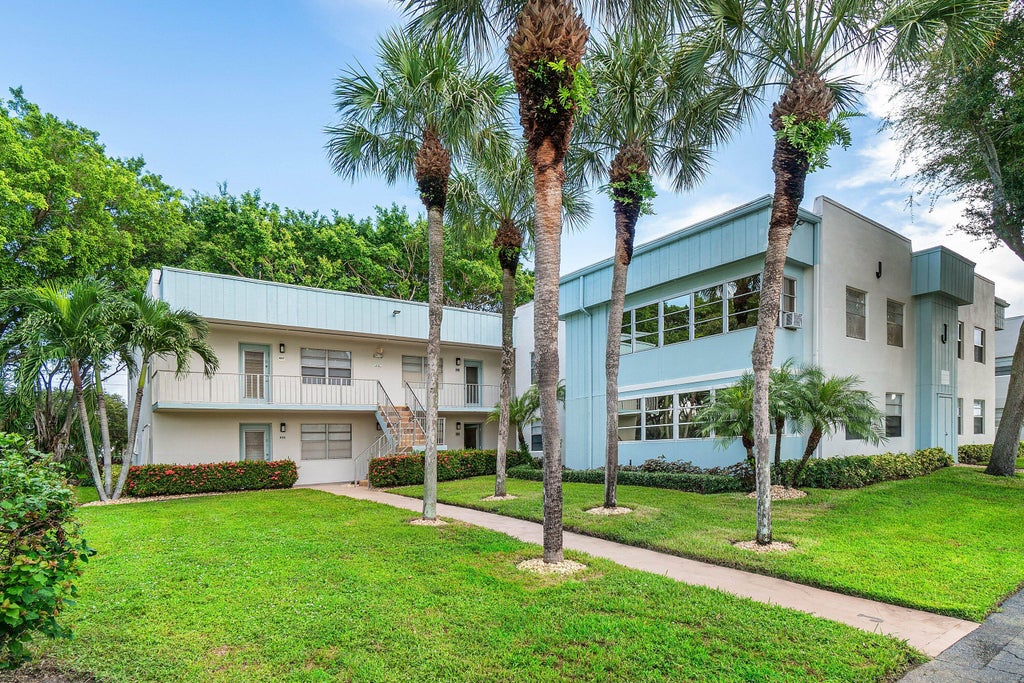Photo of 434 Normandy J, Delray Beach, FL 33484 (MLS # B26071553)