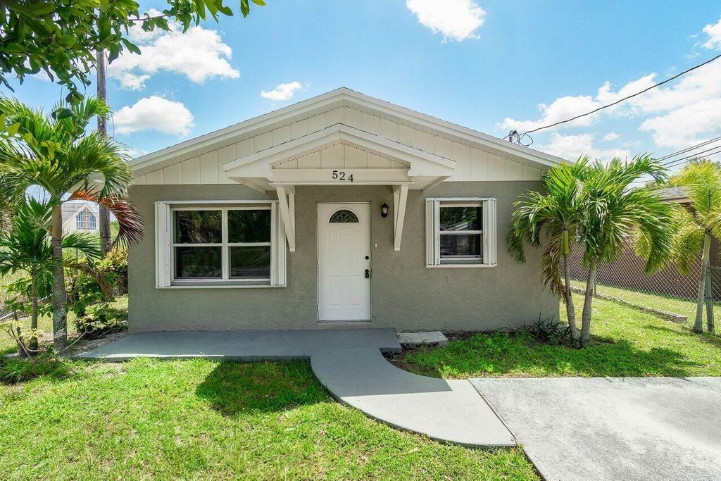 Photo of 524 N 14th Street, Fort Pierce, FL 34950 (MLS # R10904409)