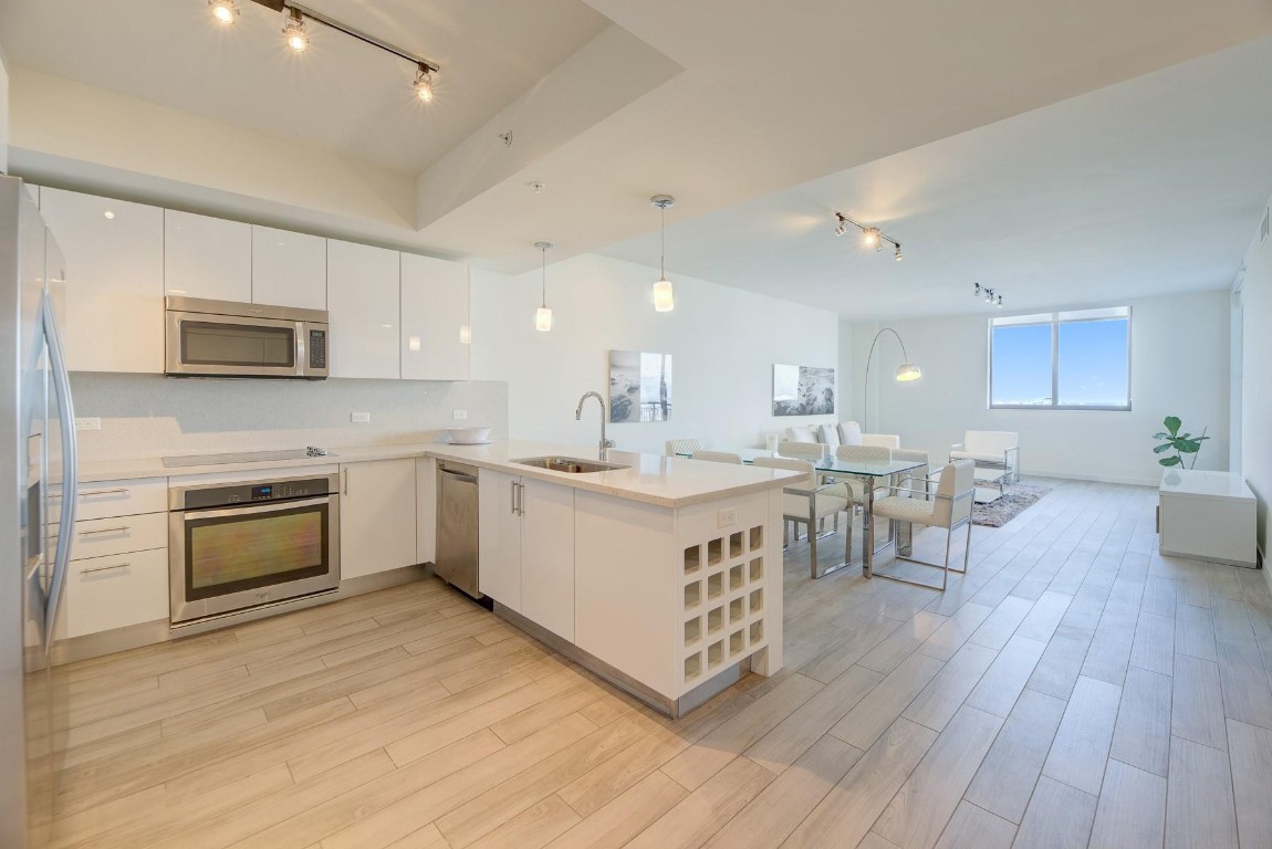 999 SW 1st Avenue 2913