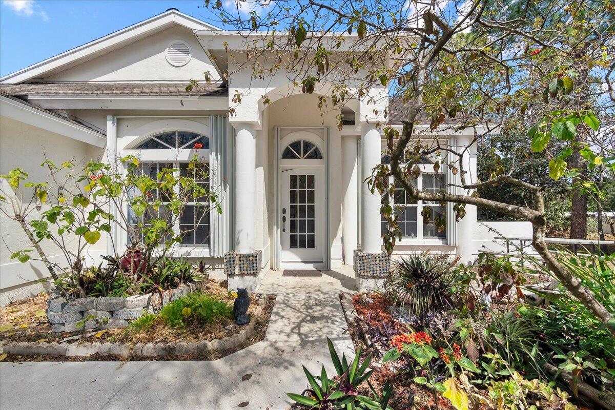 35-42-40~ W 237.49 FT OF E 3923.49 FT OF S 272.9 F - Residential