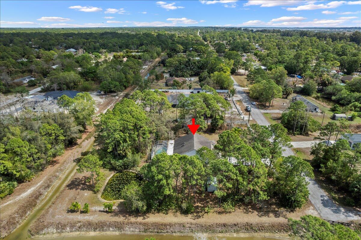 35-42-40~ W 237.49 FT OF E 3923.49 FT OF S 272.9 F - Residential