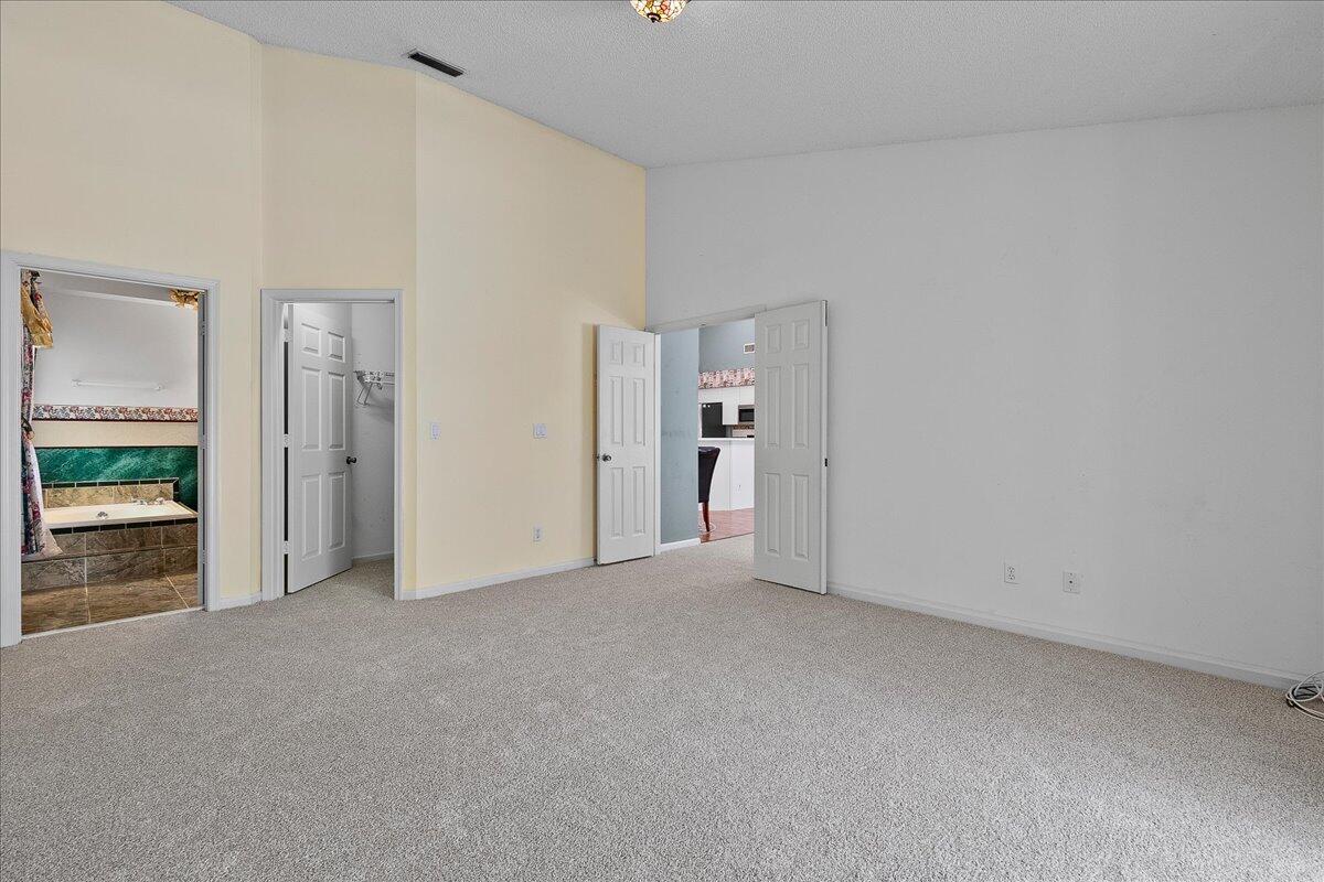 35-42-40~ W 237.49 FT OF E 3923.49 FT OF S 272.9 F - Residential