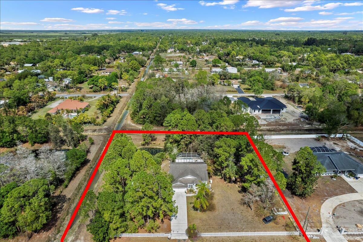 35-42-40~ W 237.49 FT OF E 3923.49 FT OF S 272.9 F - Residential