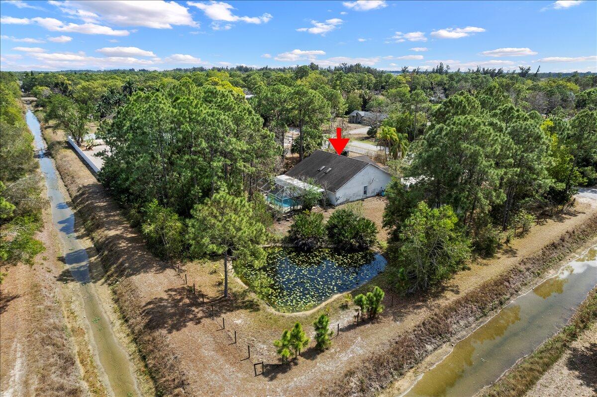 35-42-40~ W 237.49 FT OF E 3923.49 FT OF S 272.9 F - Residential