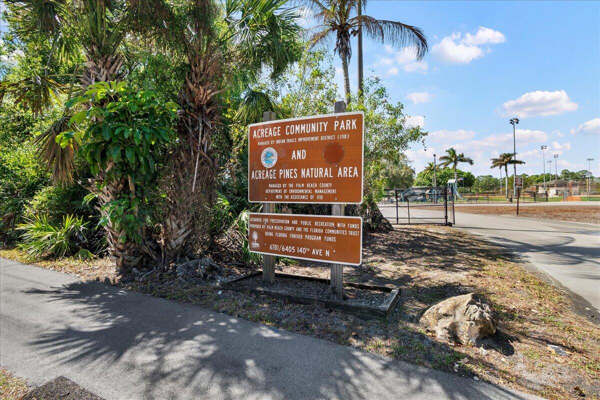 35-42-40~ W 237.49 FT OF E 3923.49 FT OF S 272.9 F - Residential