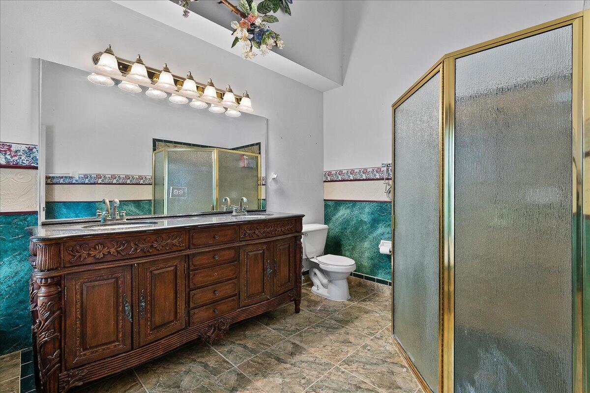 35-42-40~ W 237.49 FT OF E 3923.49 FT OF S 272.9 F - Residential