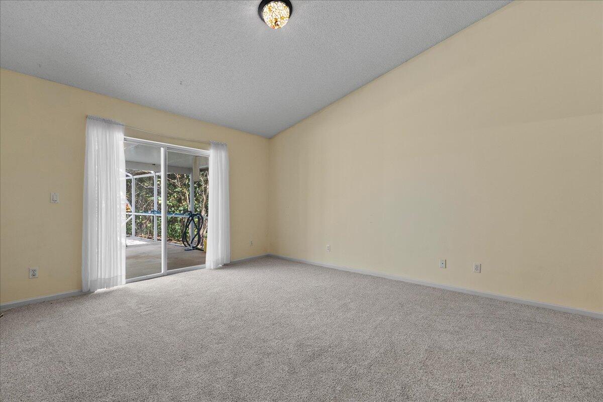 35-42-40~ W 237.49 FT OF E 3923.49 FT OF S 272.9 F - Residential