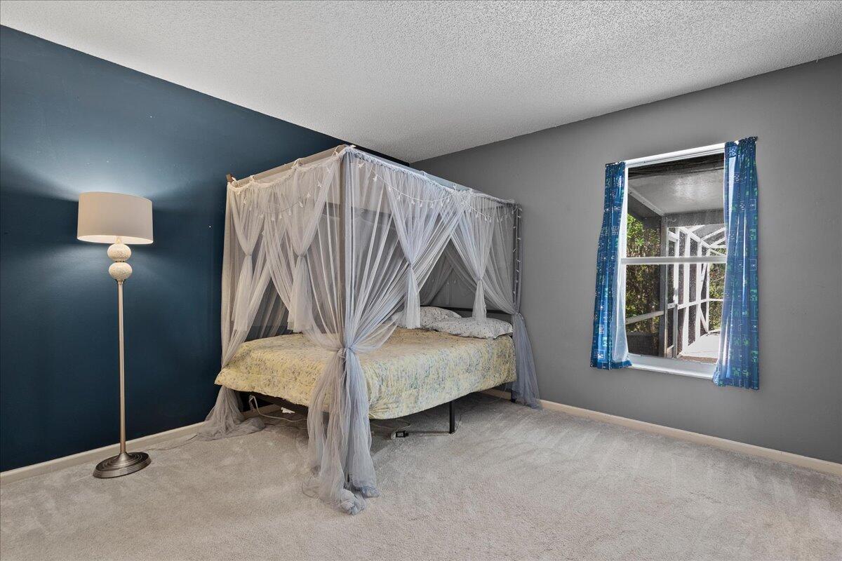 35-42-40~ W 237.49 FT OF E 3923.49 FT OF S 272.9 F - Residential