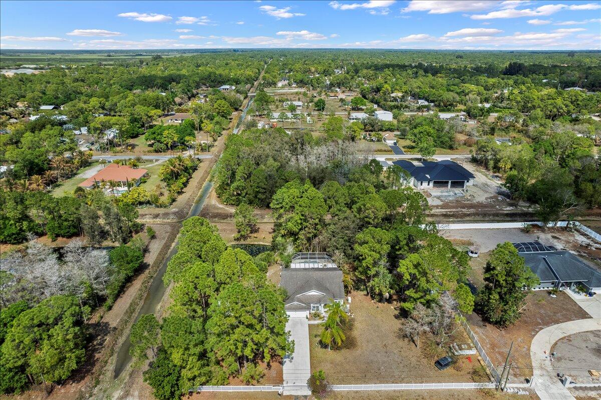 35-42-40~ W 237.49 FT OF E 3923.49 FT OF S 272.9 F - Residential