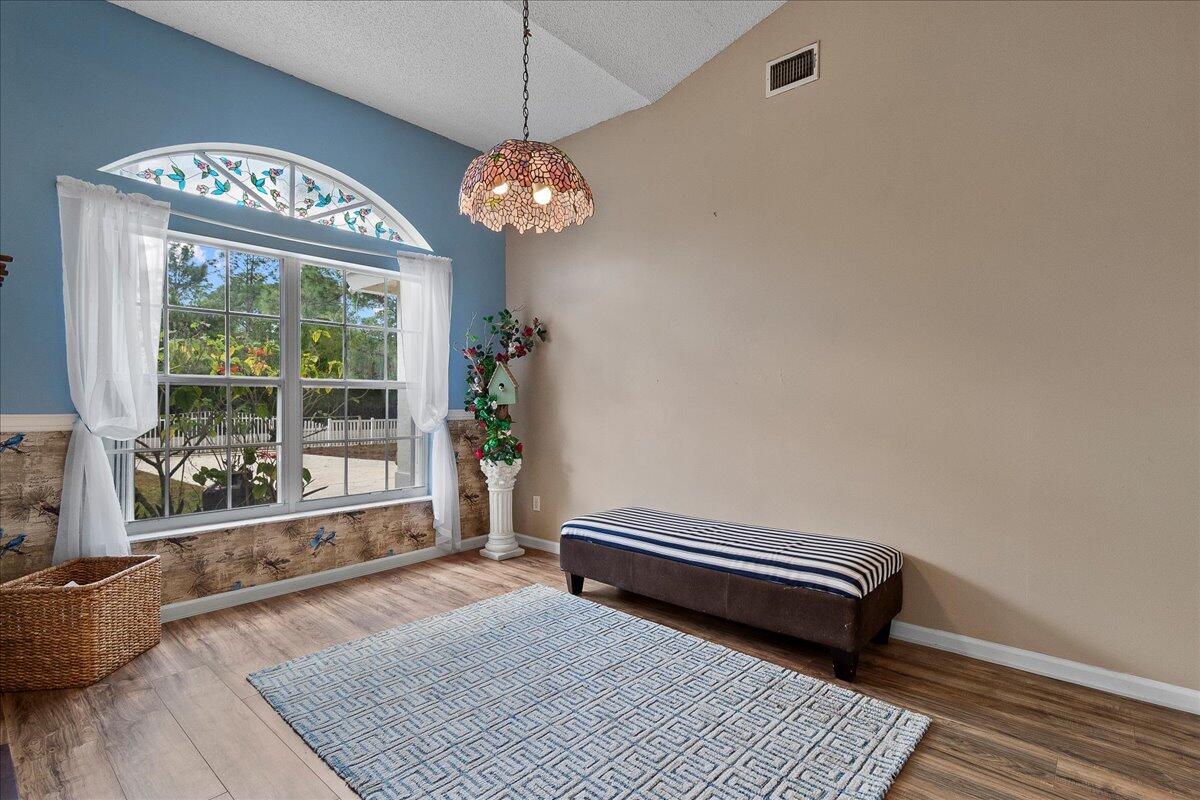 35-42-40~ W 237.49 FT OF E 3923.49 FT OF S 272.9 F - Residential