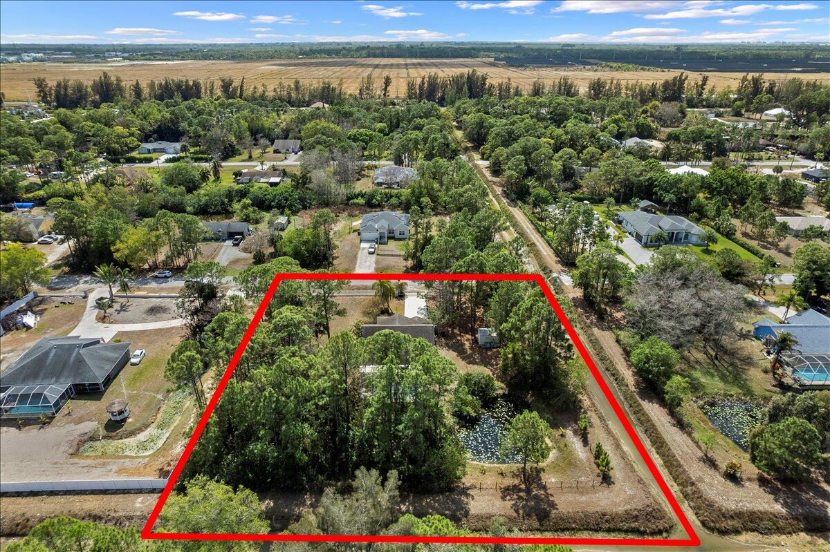 35-42-40~ W 237.49 FT OF E 3923.49 FT OF S 272.9 F - Residential