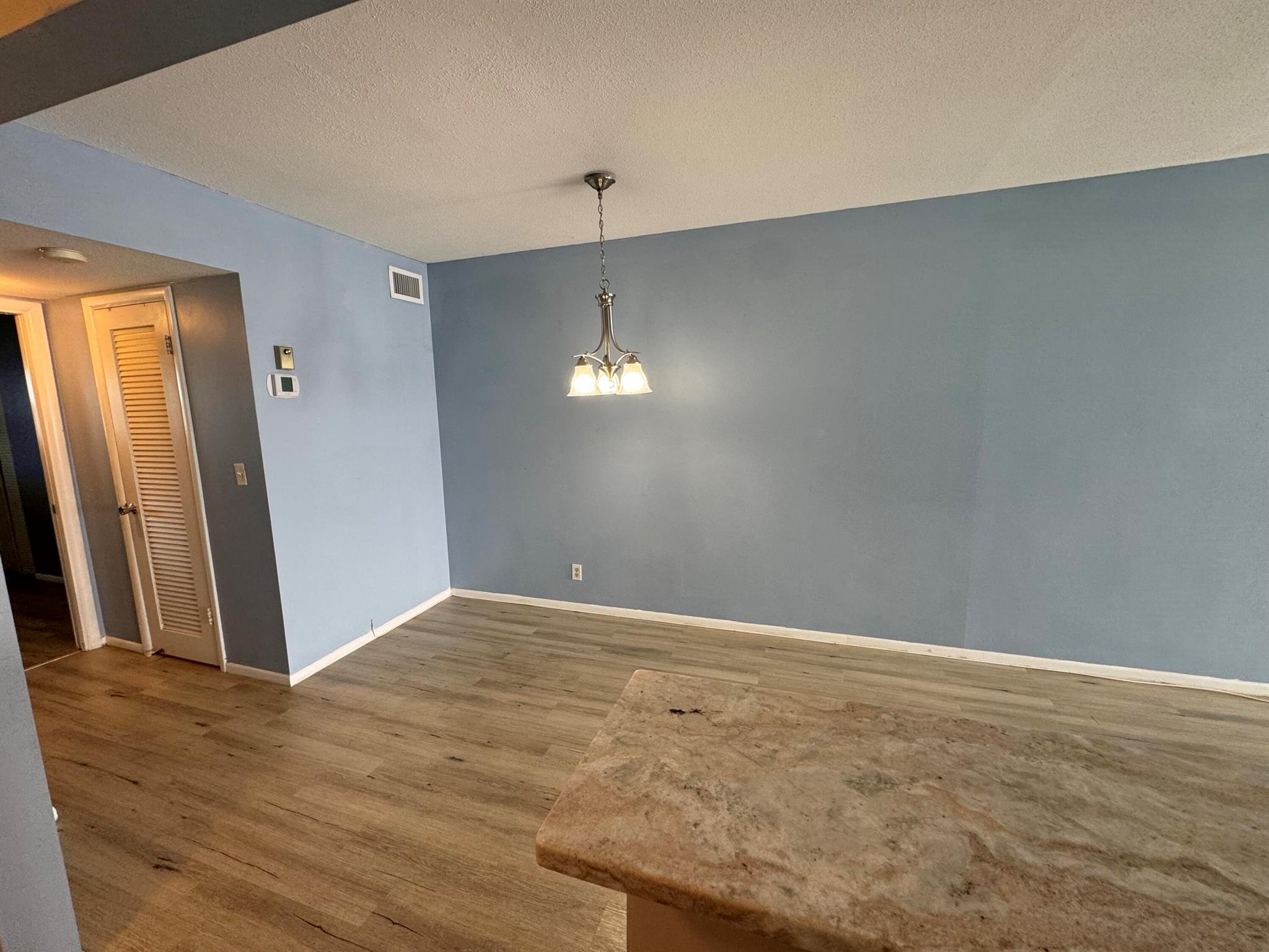 SHORE CLUB APTS A INC - Residential Lease