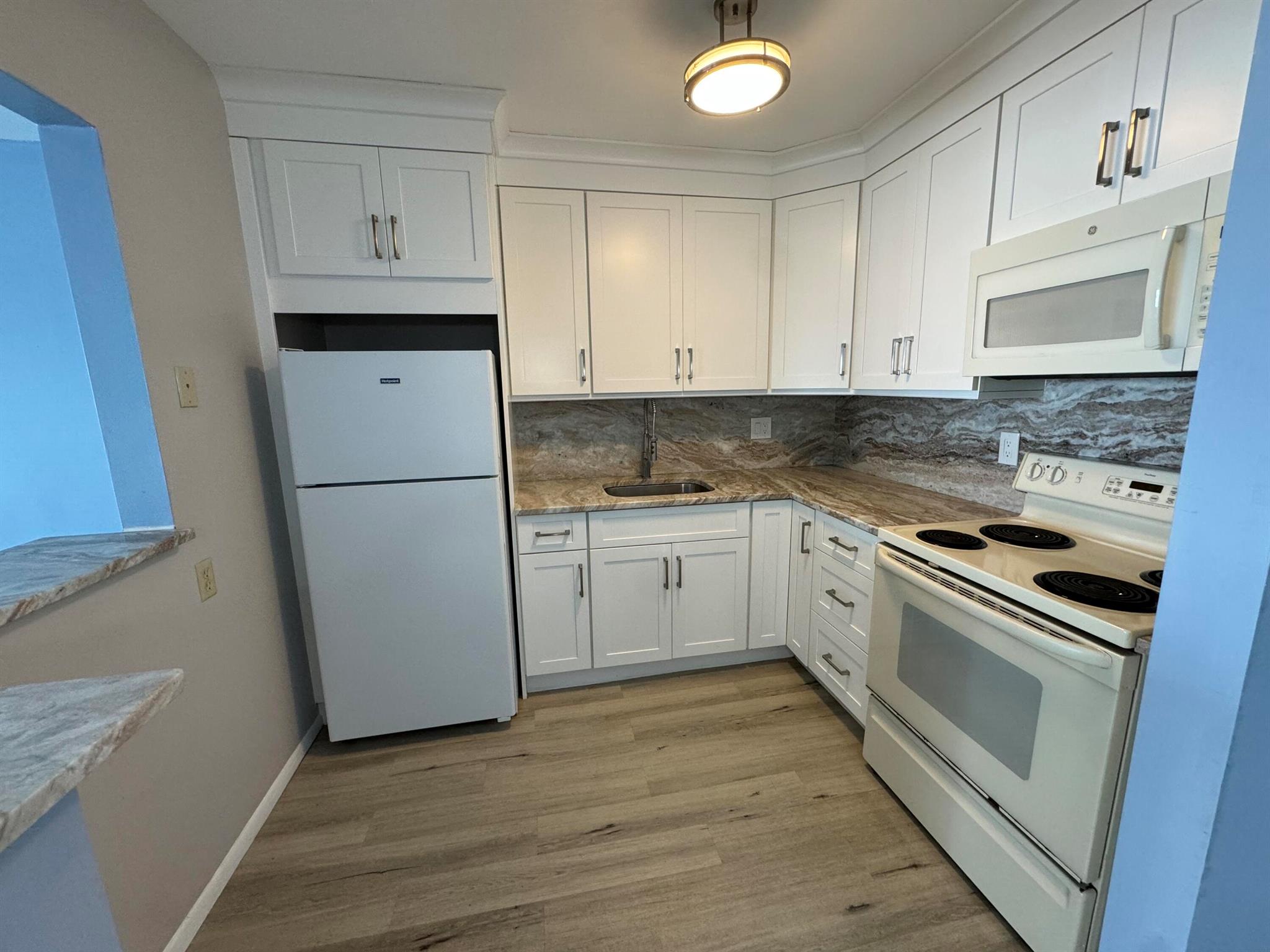 SHORE CLUB APTS A INC - Residential Lease