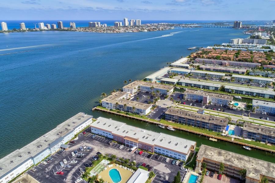 SHORE CLUB APTS A INC - Residential Lease