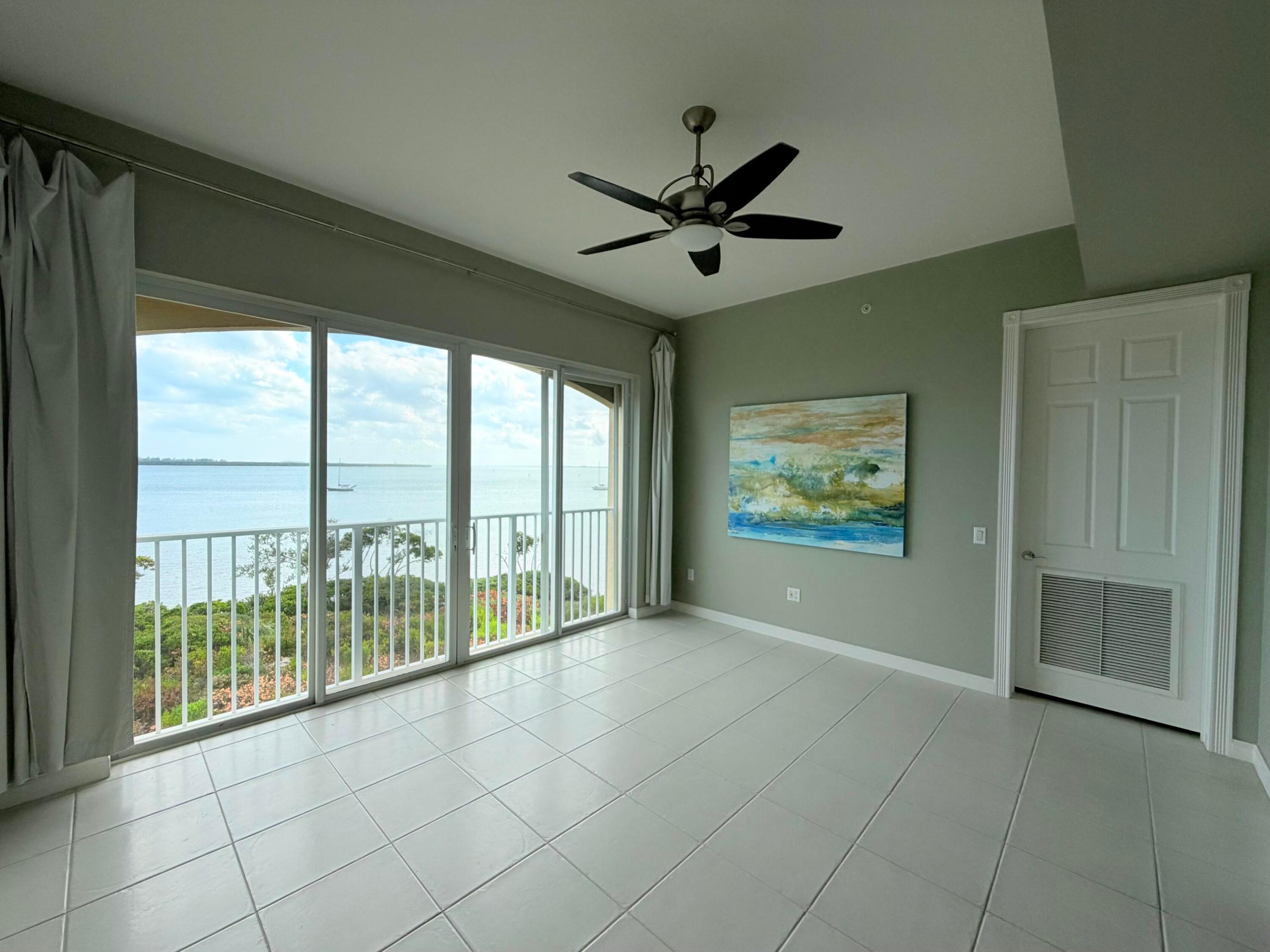 29 Harbour Isle Drive W Ph01