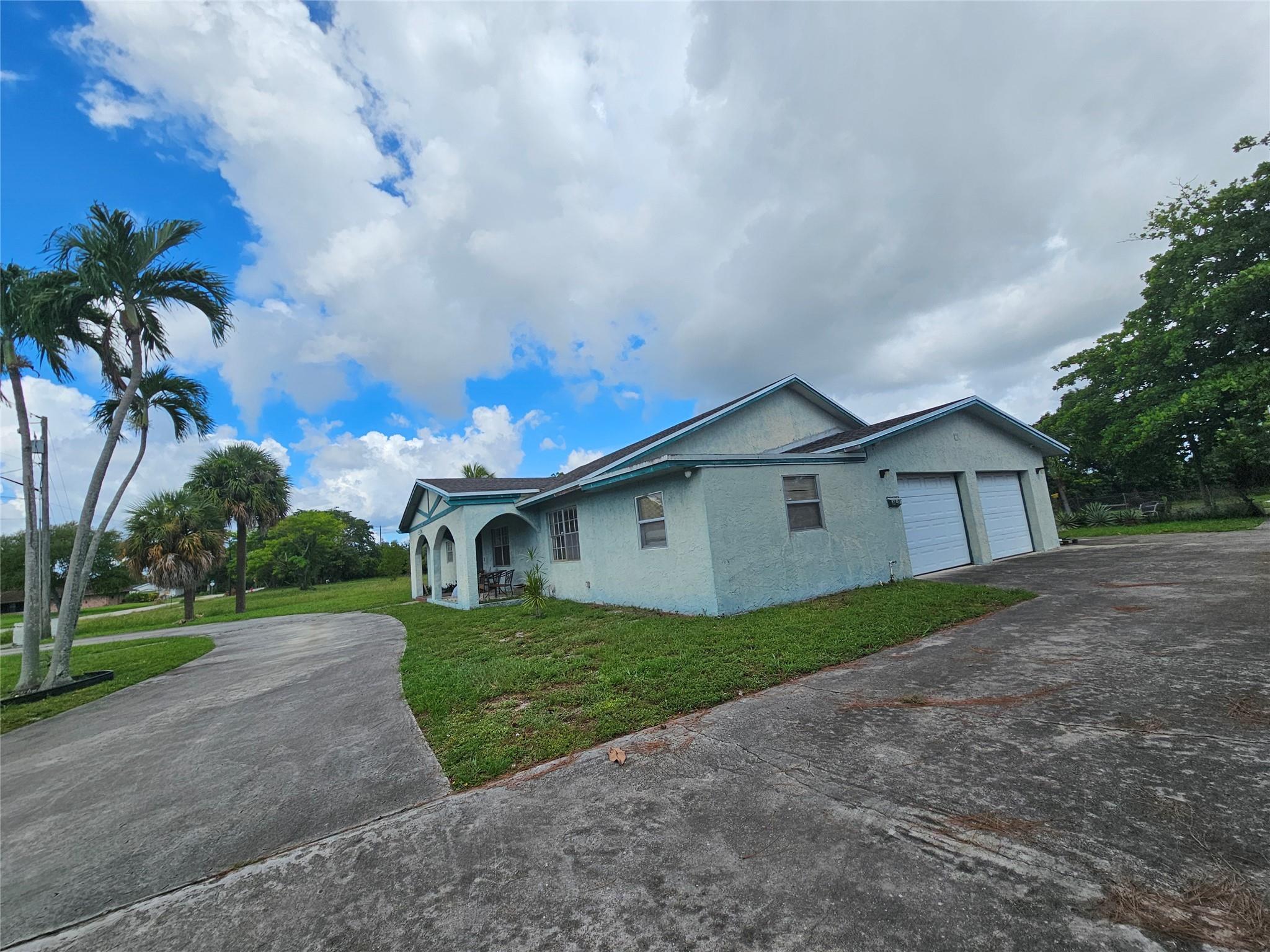 Private Owner renting a 1 bedroom apartment directly connected to the back of a single family home in Pompano. Large back yard suitable for parking a boat or truck. Private entrance. Full kitchen (electric stove and refrigerator). Hookups available for personal washer/dryer. Electric, internet and water included in rent. Tiled and neutral wall color. $3600 move in (first, last, and $900 security preferred by landlord). Income and employment history must be third-party verifiable and household income at or above $2900 per month. (3 paystubs, 2024 W2 or 2024 signed Tax returns) and photo id. NO Pets allowed. No rentals less than 1 year. No minimum credit score required. but background and credit will be reviewed by landlord.