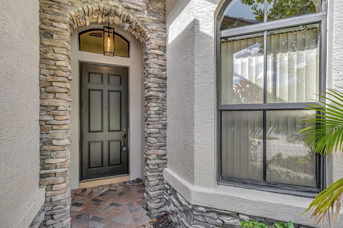 3553 Collonade Drive