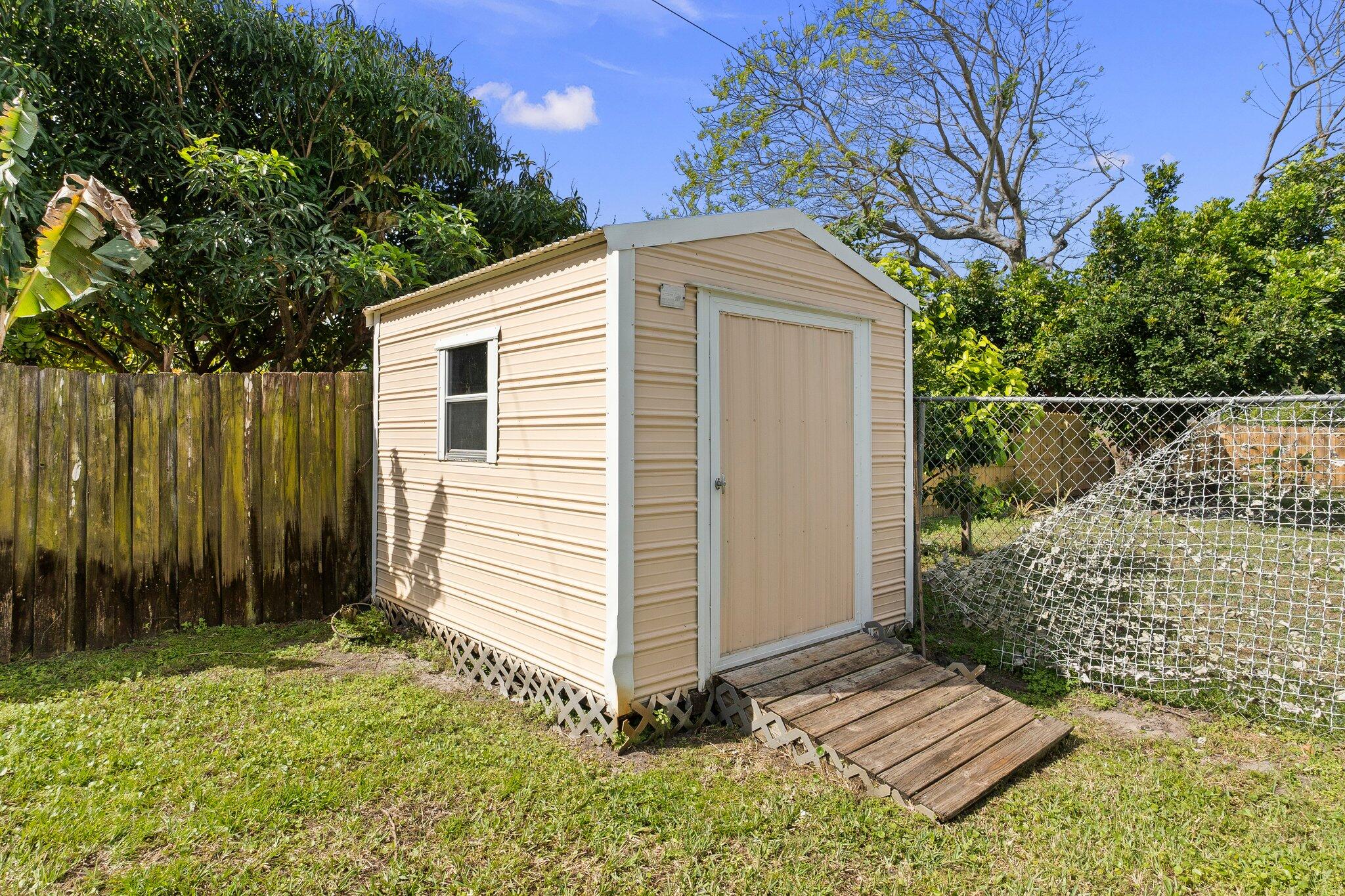 PORT ST LUCIE SECTION 30 - Residential Lease
