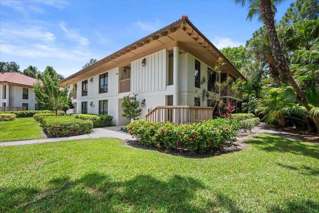 Photo of 221 Brackenwood Terrace, Palm Beach Gardens, FL 33418 (MLS # B26060421)