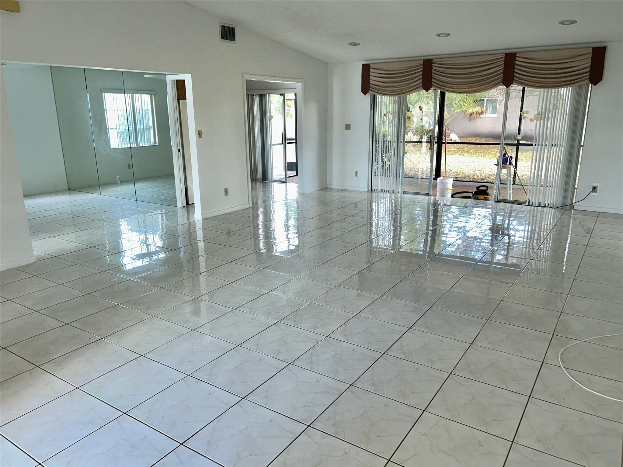 ISLES OF TAMARAC - Residential Lease