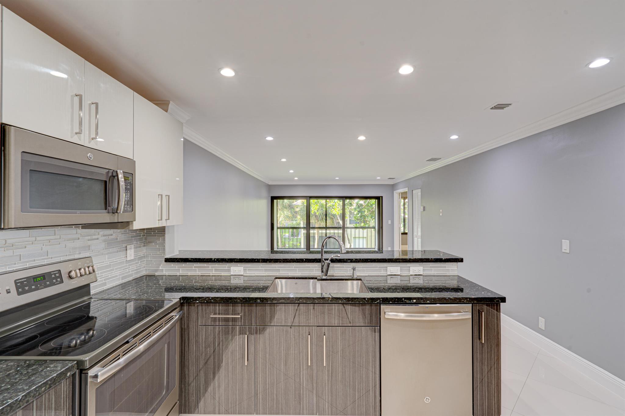 BANYAN COURTS CONDO - Residential Lease