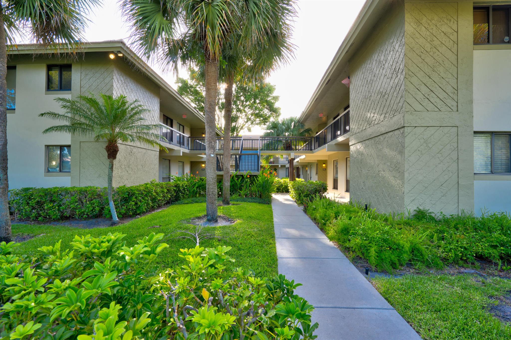 BANYAN COURTS CONDO - Residential Lease