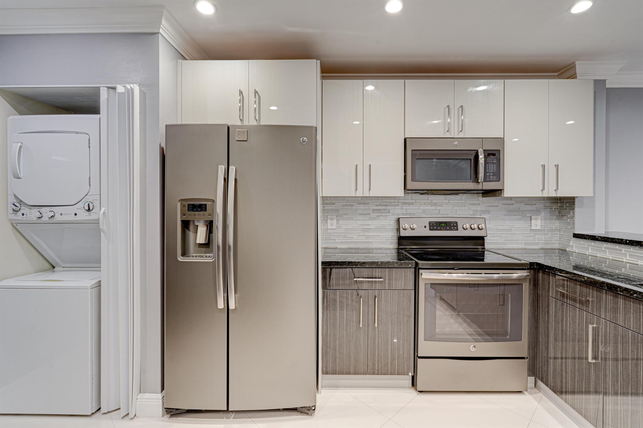 BANYAN COURTS CONDO - Residential Lease