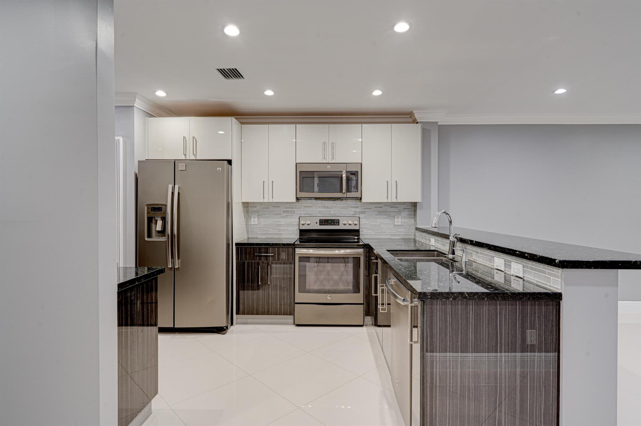 BANYAN COURTS CONDO - Residential Lease