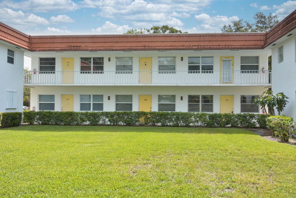 Photo of 1225 NW 21st Street #2105, Stuart, FL 34994 (MLS # R11102900)