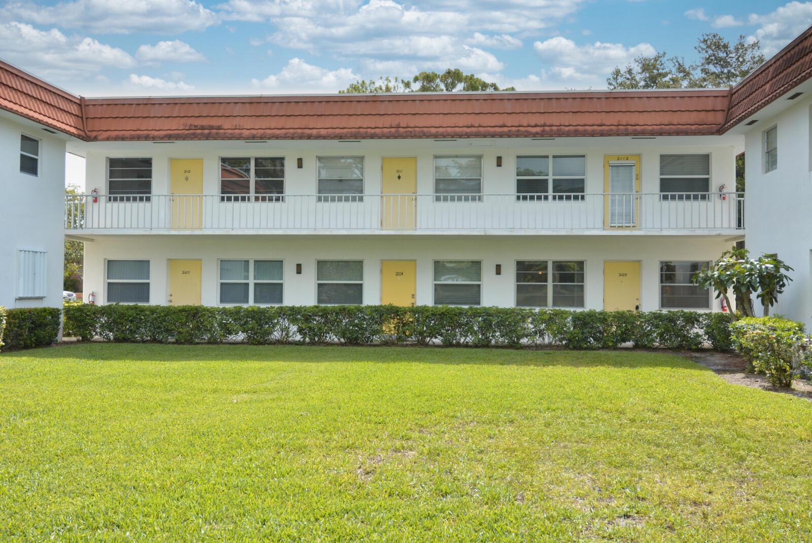 Available for rent for all or part of the 25-26 season. You can enjoy relaxing, peaceful views of the greenspace and lake from the living & dining rooms. The one bedroom, 1 & 1/2 baths are perfect for trying out Florida living in this first floor condo. Generous room sizes and plenty of storage including pantry and walk-in storage on the enclosed lanai. Fully furnished and equipped. Just bring your clothes and clubs! Vista Del Lago is an Active 55+ community in the Stuart/Jensen Beach area. Adjacent to North River Shores public golf course. Convenient location close to Treasure Coast Mall, restaurants, entertainment, etc. This is a beautiful, well-maintained community with lush landscape, walking paths, lakes, pool, clubhouse, library and so much more. No trucks, motorcycles or commercial