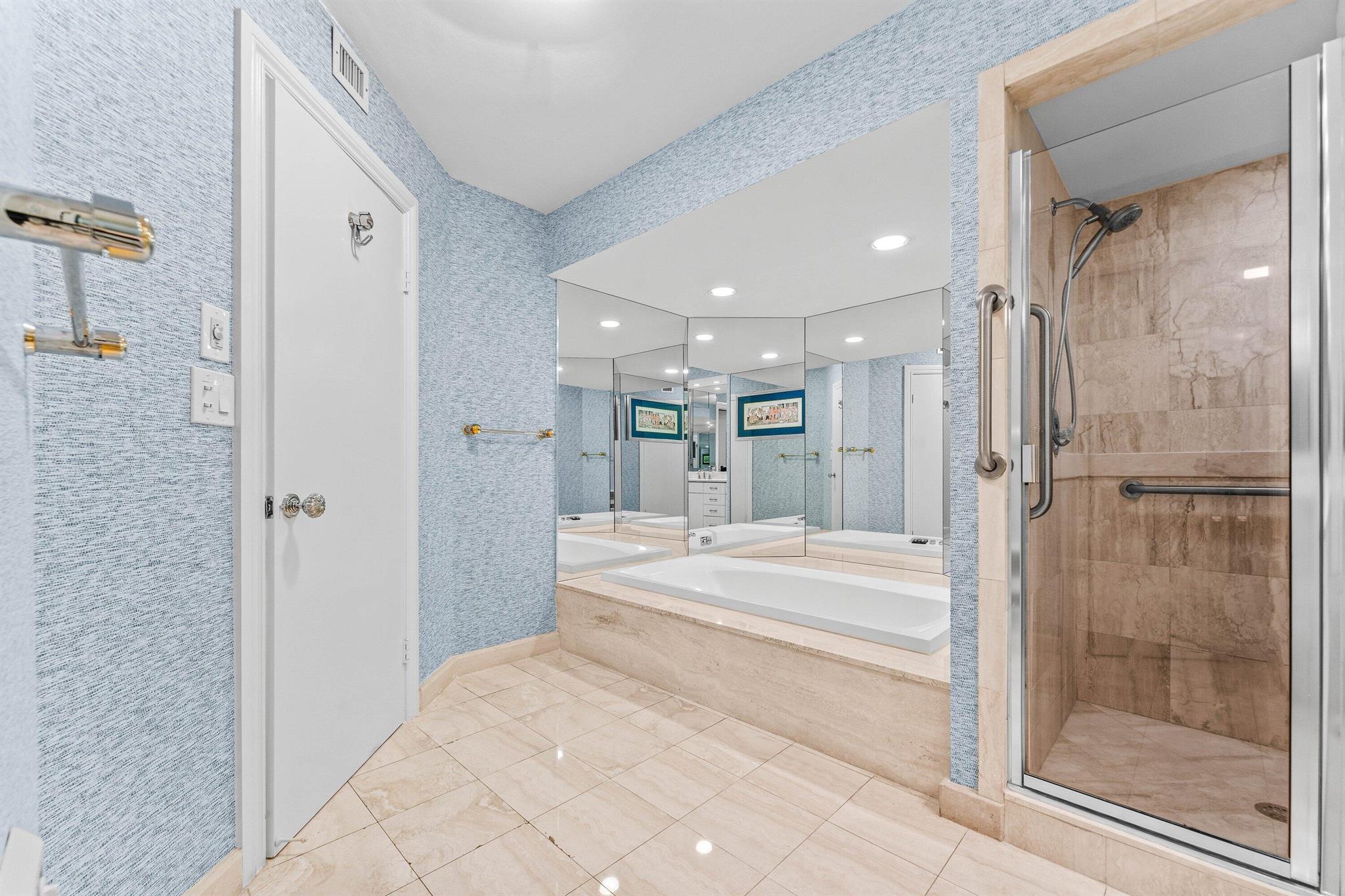 ENCLAVE OF PALM BEACH CON - Residential