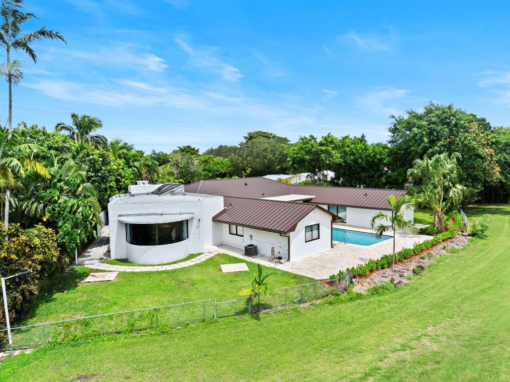 Emerald Hills 68-26 B - Residential