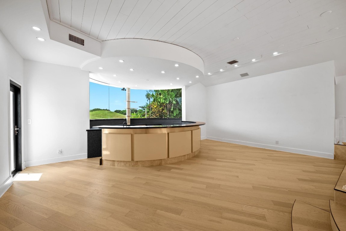 Emerald Hills 68-26 B - Residential