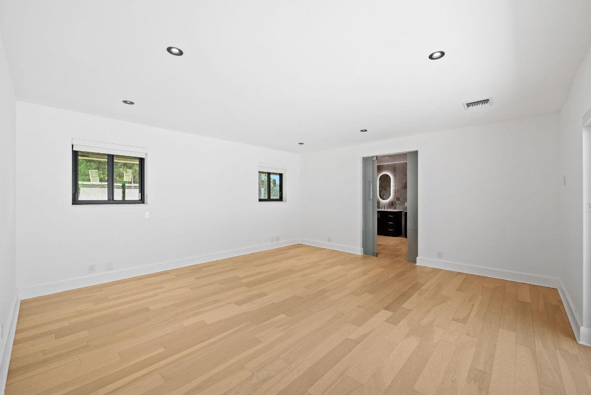 Emerald Hills 68-26 B - Residential