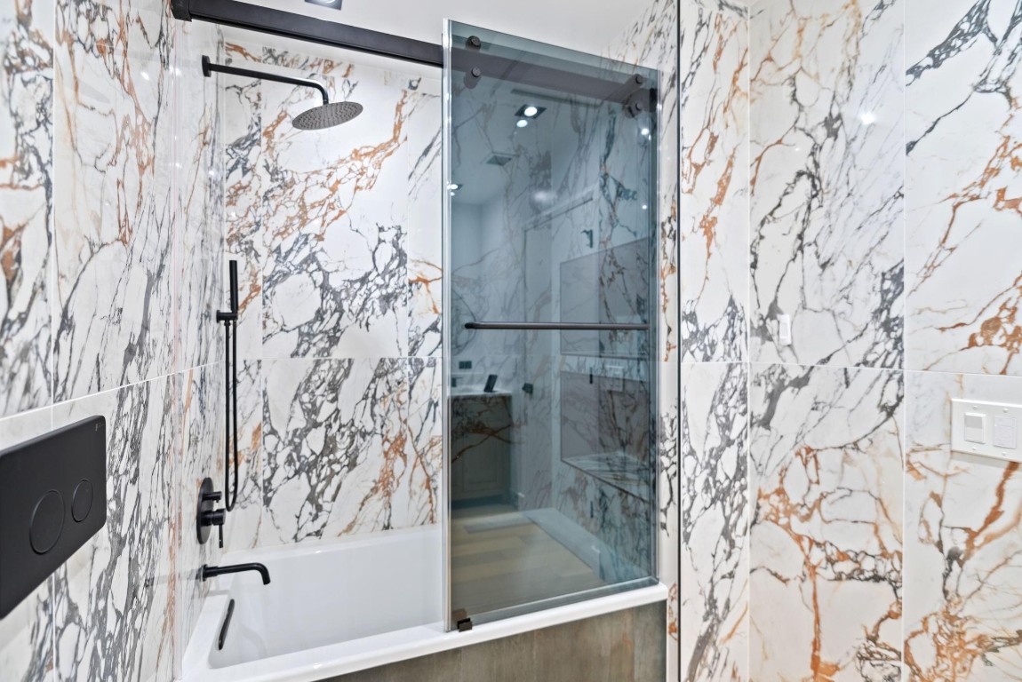 Emerald Hills 68-26 B - Residential