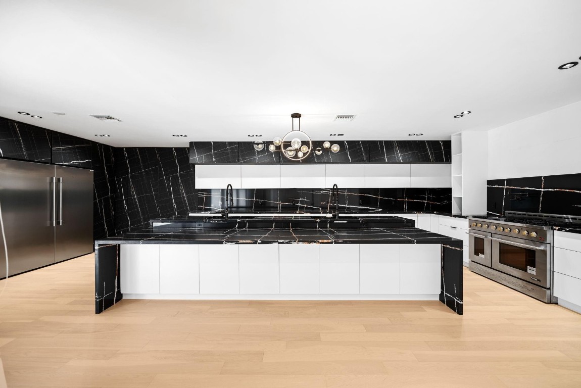 Emerald Hills 68-26 B - Residential