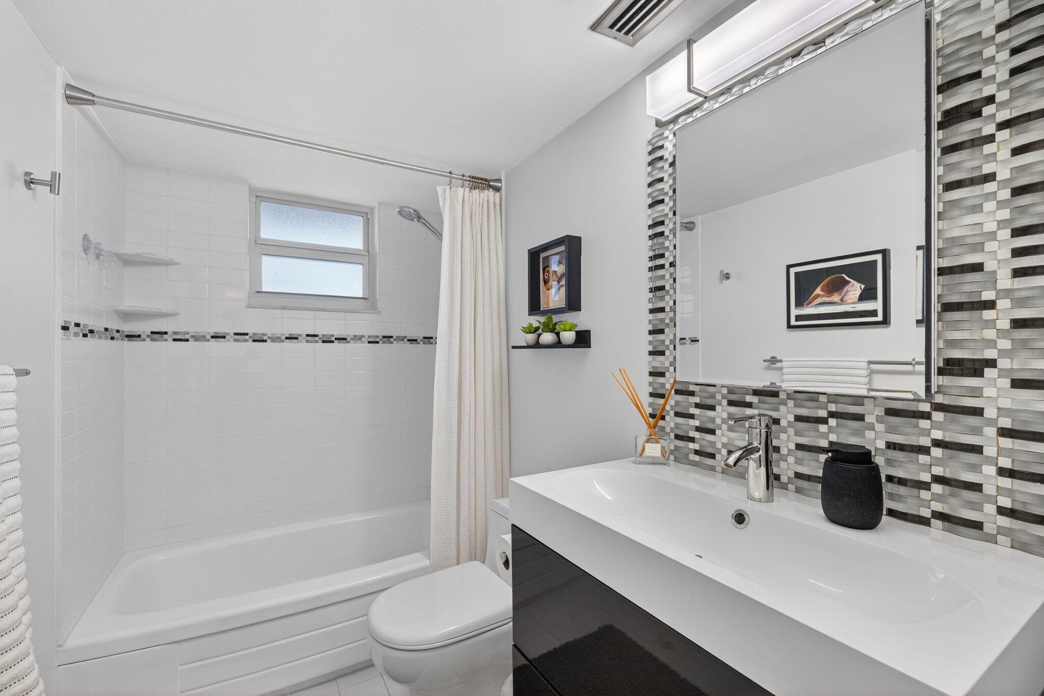 KINGS PARK GARDEN APTS CONDO - Residential