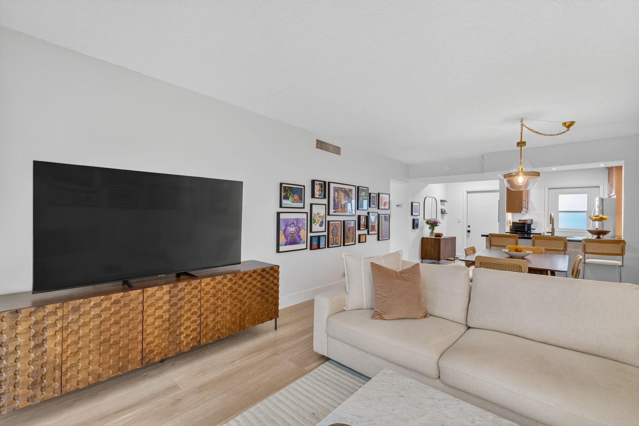 KINGS PARK GARDEN APTS CONDO - Residential