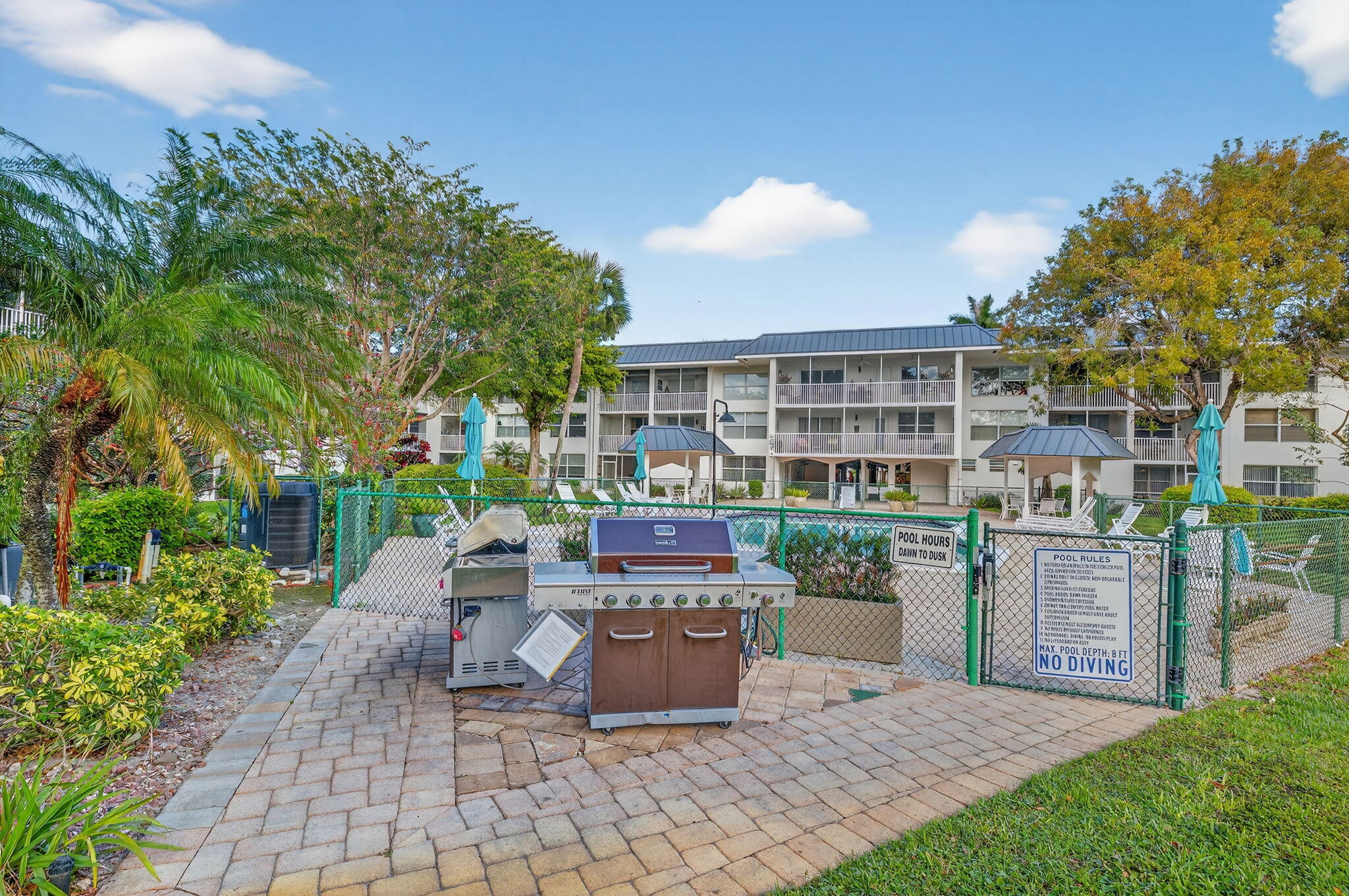 KINGS PARK GARDEN APTS CONDO - Residential